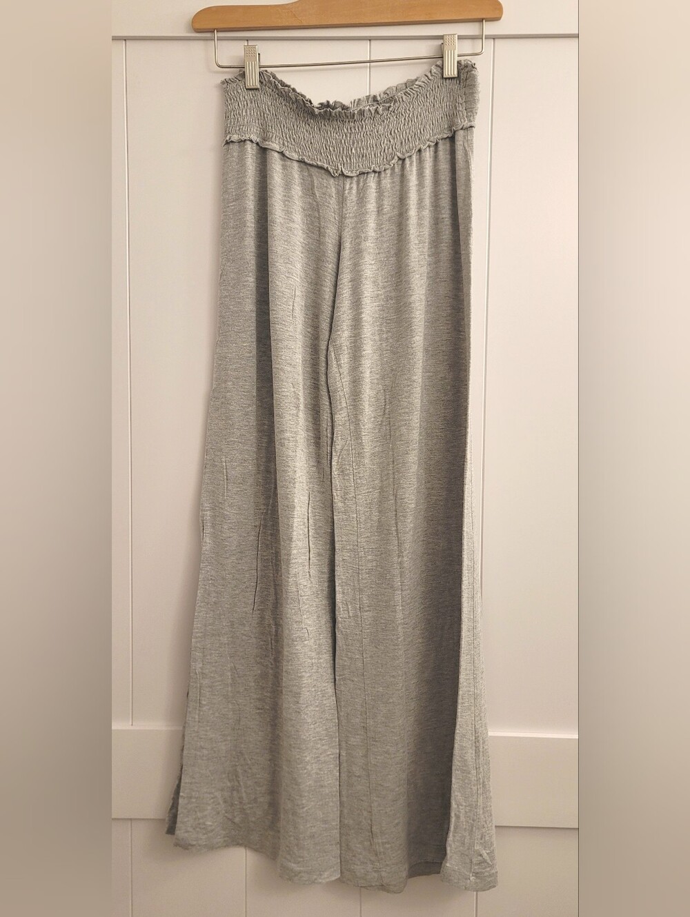 Guess Wide-Leg Smocked Waist Lounge Pants - Light Gray Size M